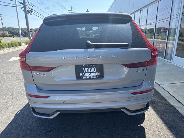 2025 Volvo XC60 Plus photo 3