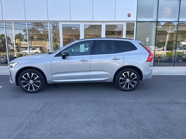 2023 Volvo XC60 B5 Plus photo 2