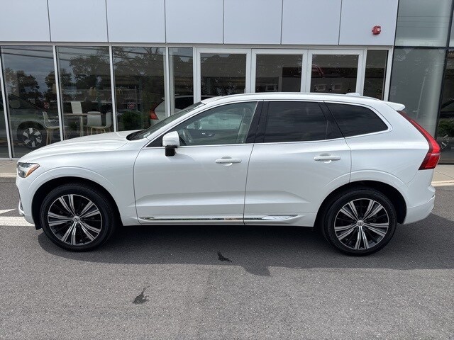 2022 Volvo XC60 B5 Inscription photo 2