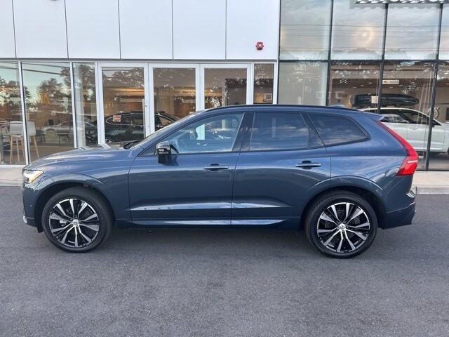 2025 Volvo XC60 B5 Plus photo 2