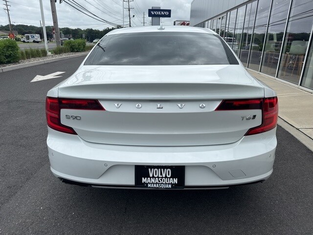 2020 Volvo S90 T6 Momentum photo 4