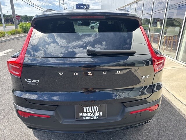 2025 Volvo XC40 Plus photo 4