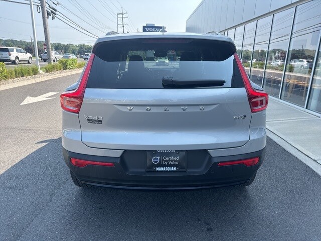 2025 Volvo XC40 Plus photo 4