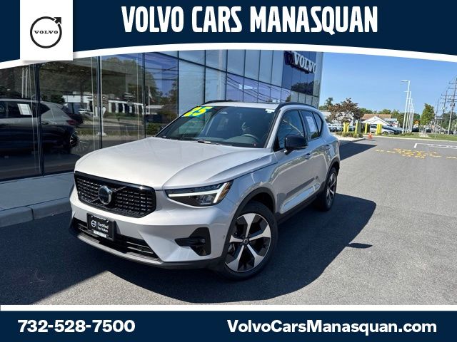 2025 Volvo XC40