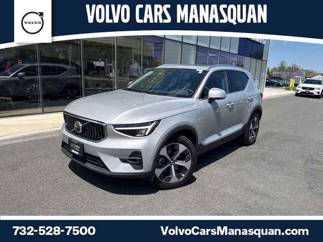 2025 Volvo XC40 B5 Plus Bright AWD's photo