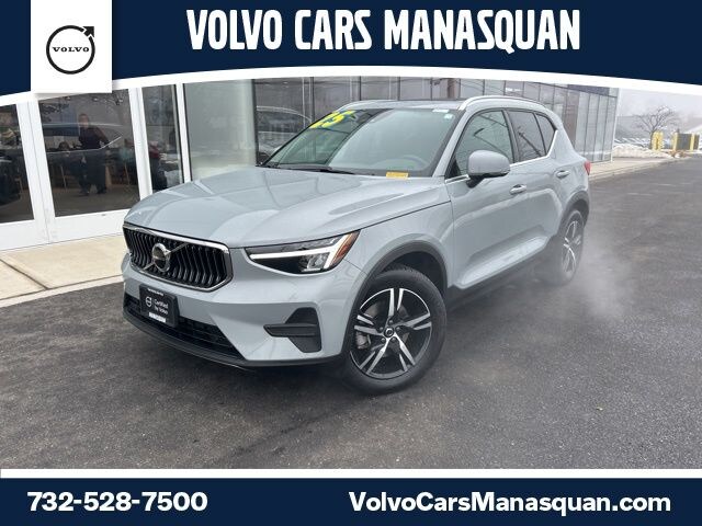 2025 Volvo XC40 B5 Core SUV