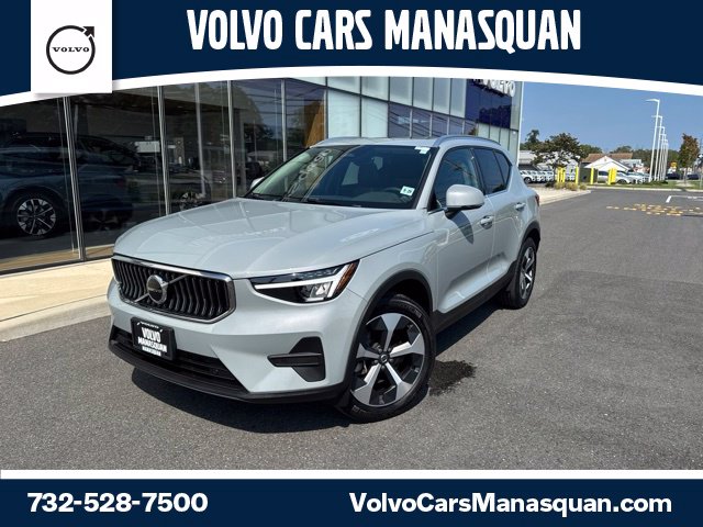 2025 Volvo XC40 Core
