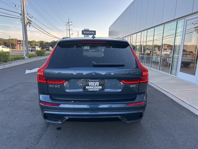 2025 Volvo XC60 B5 Plus photo 3