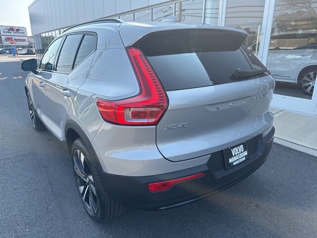 2025 Volvo XC40 Plus photo 2
