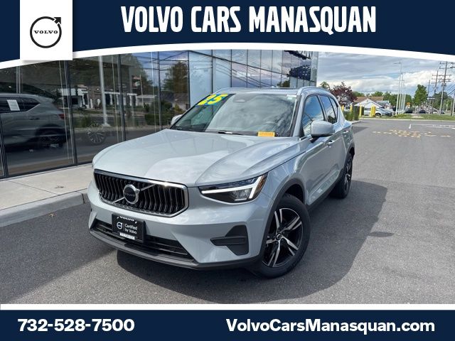 2025 Volvo XC40 B5 Core Bright AWD's photo