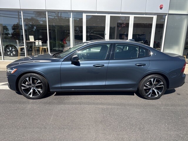 2024 Volvo S60 B5 Core photo 2