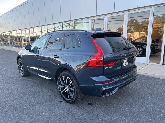 2025 Volvo XC60 B5 Plus photo 2