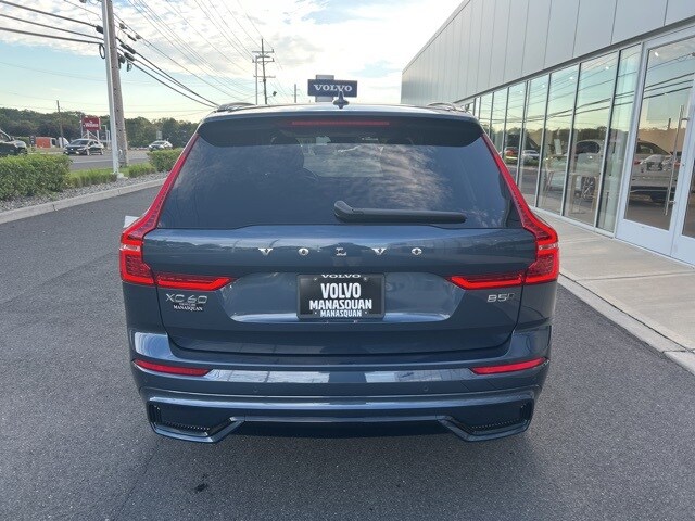 2025 Volvo XC60 B5 Plus photo 4