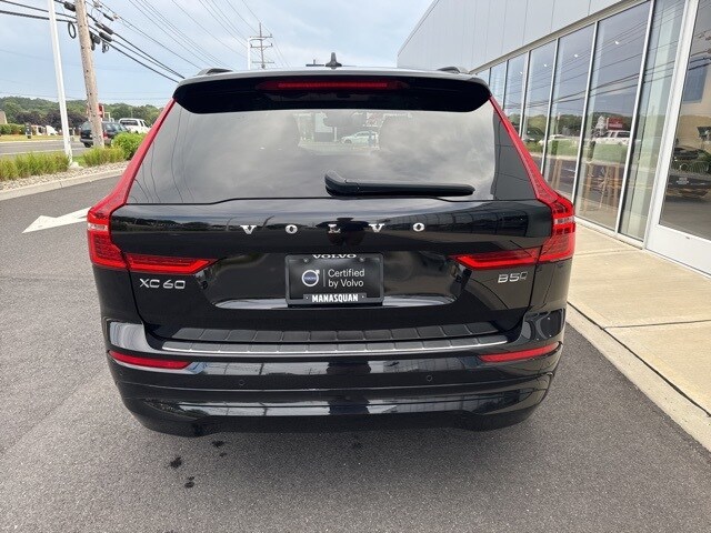 2022 Volvo XC60 B5 Momentum photo 4