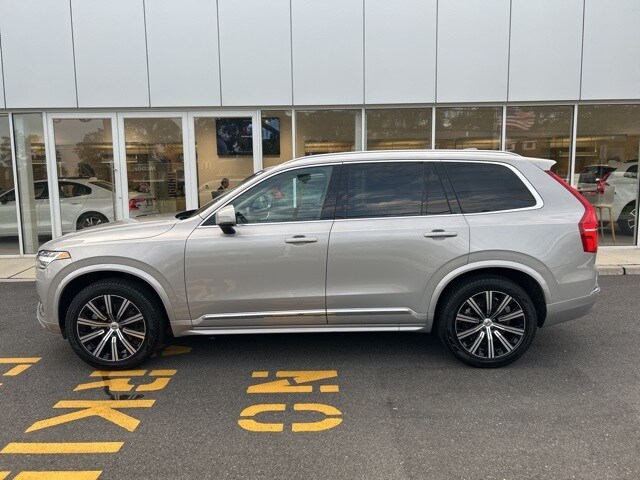 2025 Volvo XC90 B5 Core photo 2