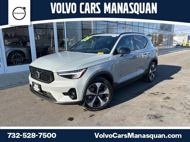2025 Volvo XC40