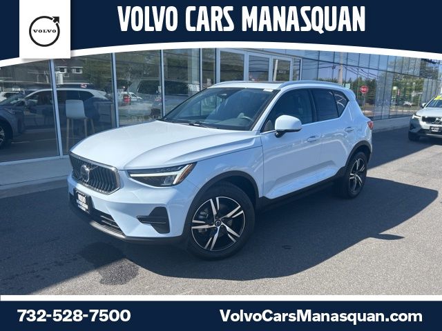 2025 Volvo XC40 B5 Core Bright AWD's photo
