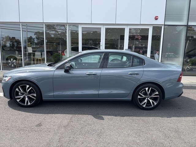 2024 Volvo S60 B5 Core photo 2