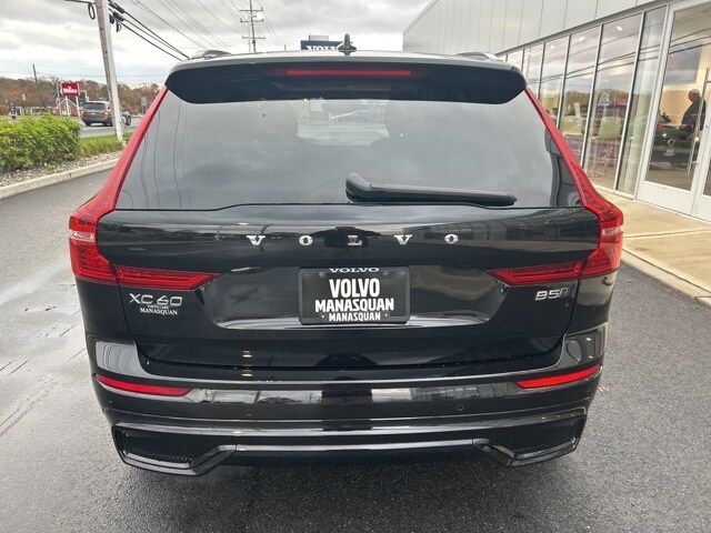 2025 Volvo XC60 B5 Core photo 3