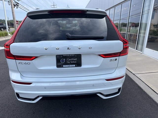 2025 Volvo XC60 Plus photo 3