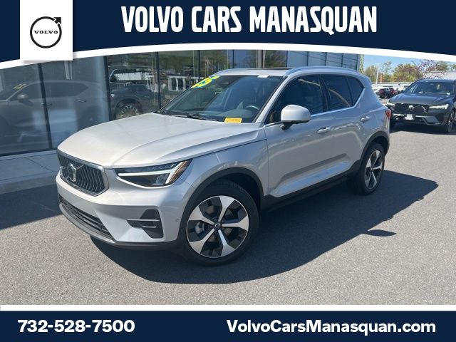 2025 Volvo XC40's photo
