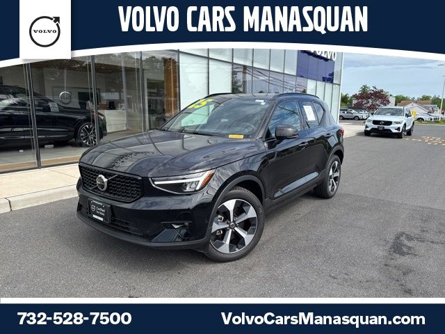 2025 Volvo XC40 B5 Plus Dark AWD's photo