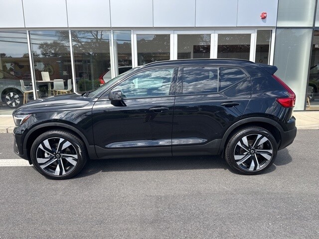 2025 Volvo XC40 Plus photo 2