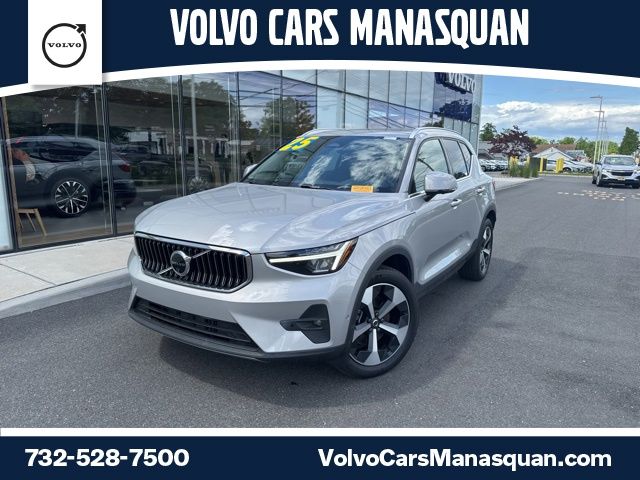 2025 Volvo XC40 B5 Plus Bright AWD's photo