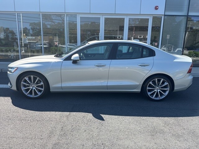 2019 Volvo S60 T5 Momentum photo 2