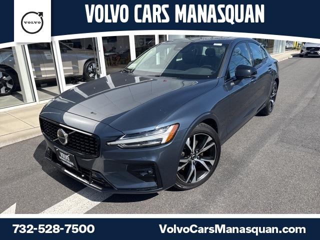 2024 Volvo S60 B5 Core Dark Theme