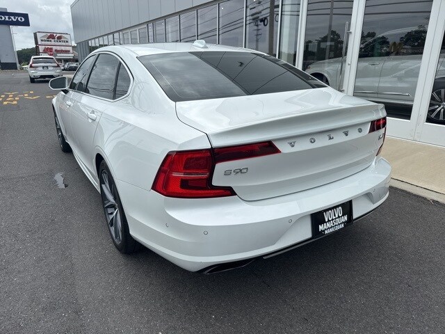 2020 Volvo S90 T6 Momentum photo 3