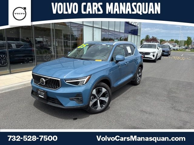 2025 Volvo XC40 B5 Plus Bright AWD's photo