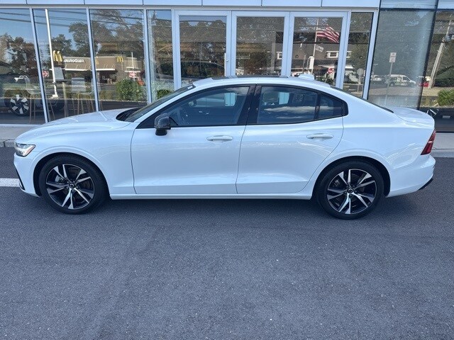 2024 Volvo S60 B5 Core photo 2