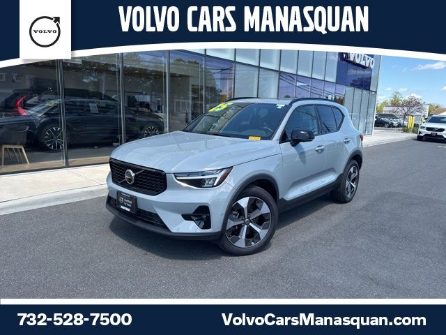 2025 Volvo XC40 B5 Plus Dark AWD's photo