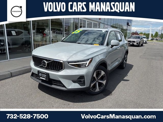 2025 Volvo XC40 B5 Plus Bright AWD's photo