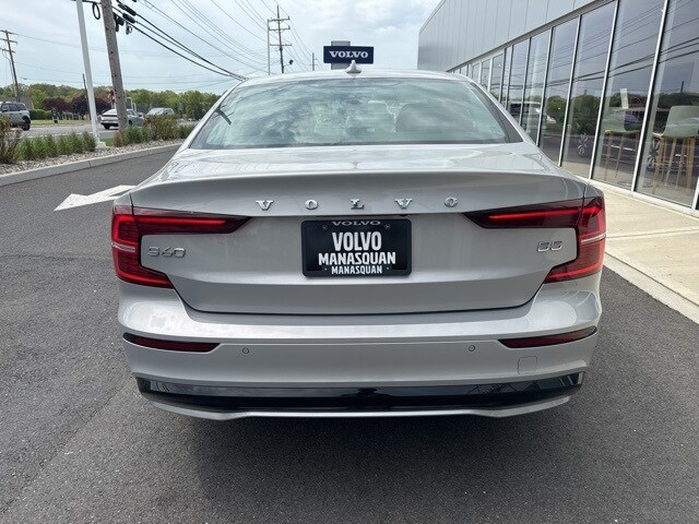 2024 Volvo S60 B5 Core photo 4