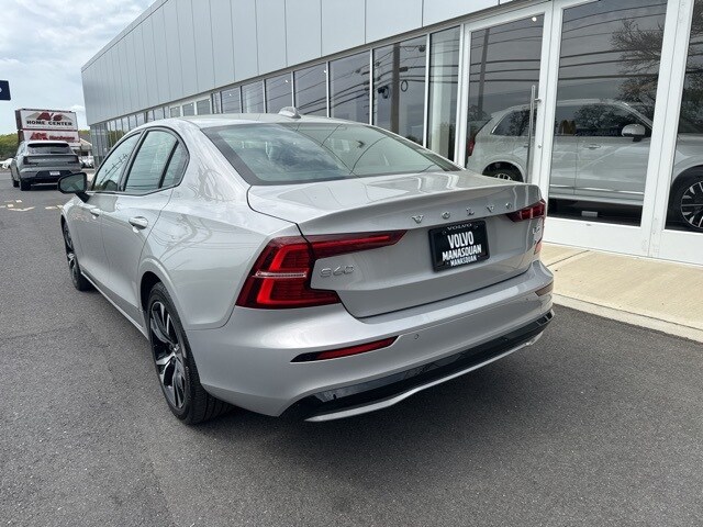 2024 Volvo S60 B5 Core photo 3
