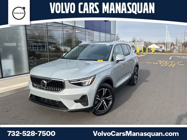 2025 Volvo XC40 Core