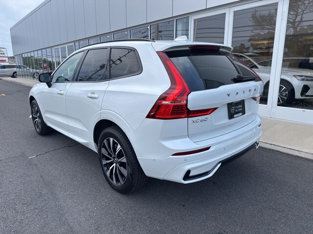 2025 Volvo XC60 Plus photo 2