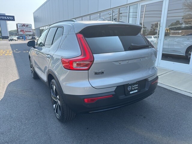 2025 Volvo XC40 Plus photo 3