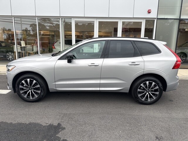 2025 Volvo XC60 B5 Plus photo 2