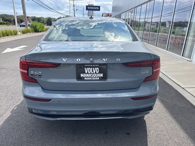 2024 Volvo S60 B5 Core photo 4