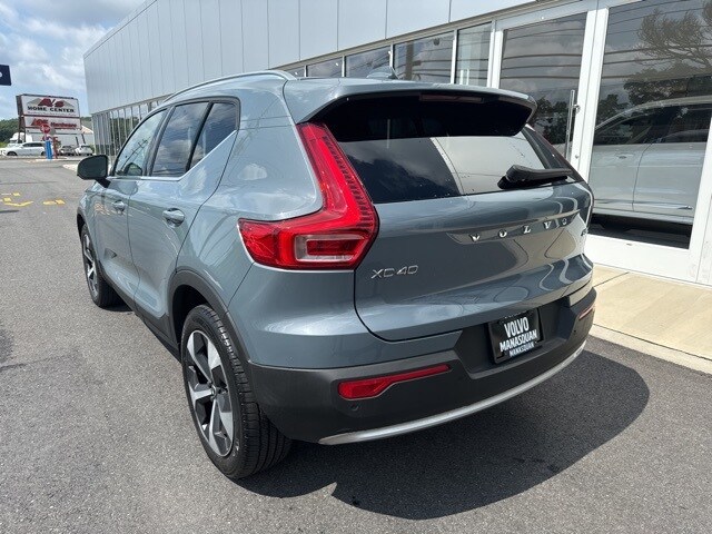 2023 Volvo XC40 Plus photo 3