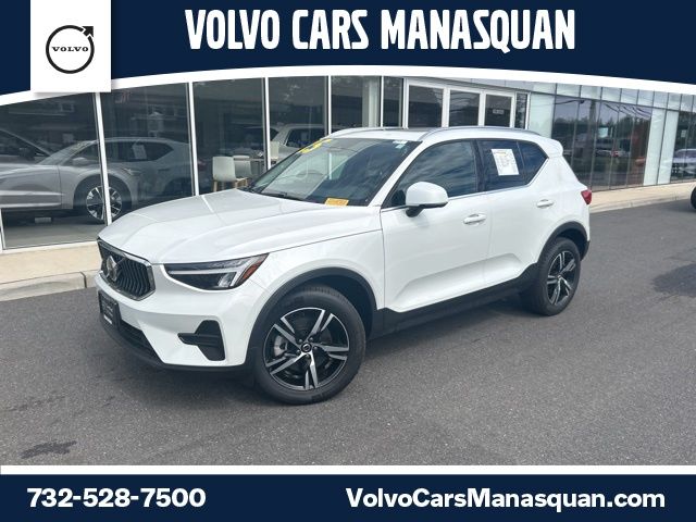 2025 Volvo XC40 B5 Core Bright AWD's photo