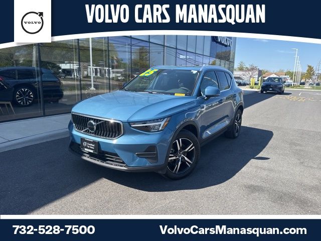 2025 Volvo XC40