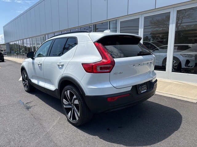 2025 Volvo XC40 Plus photo 2