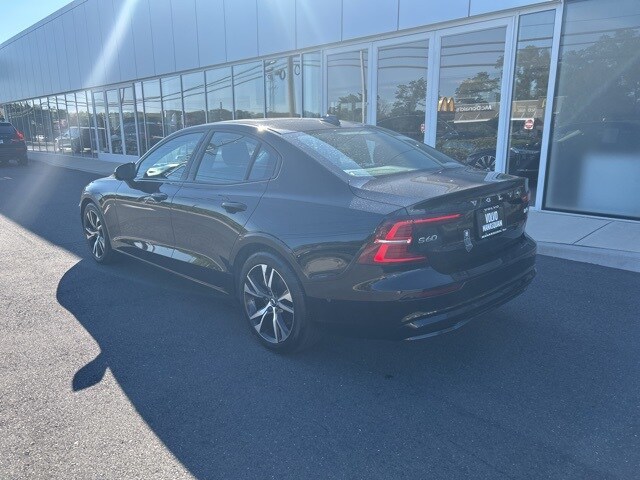 2024 Volvo S60 B5 Plus photo 3