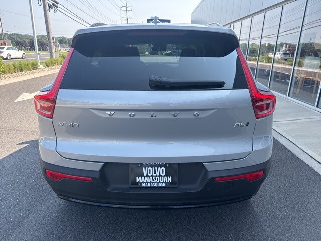 2025 Volvo XC40 Plus photo 3