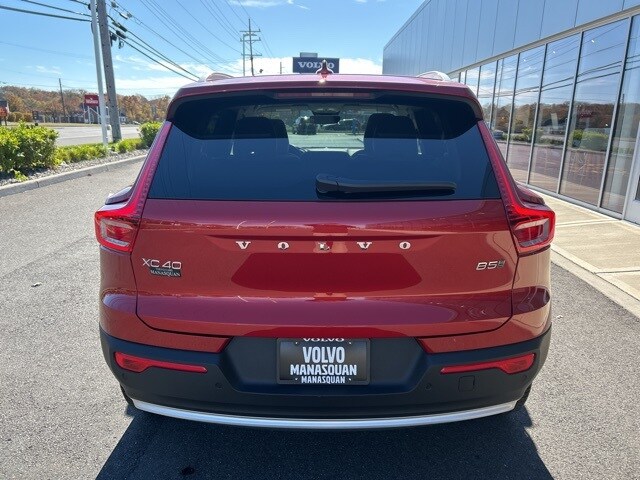 2025 Volvo XC40 Plus photo 3