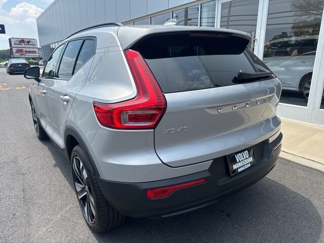 2025 Volvo XC40 Plus photo 3